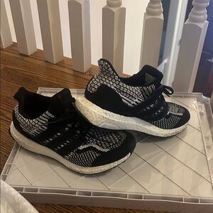 Black and White Adidas UltraBoosts shoes perfect condition size 7  women’s